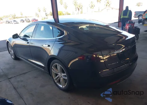 2015 Tesla Model S 60/70/85 z USA, uszkodzony, nr VIN 5YJSA1H17FF081775